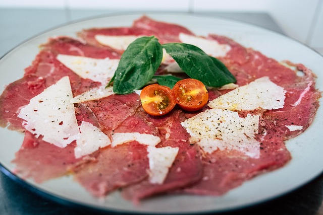 Carpaccio de betterave et fromage de chèvre frais